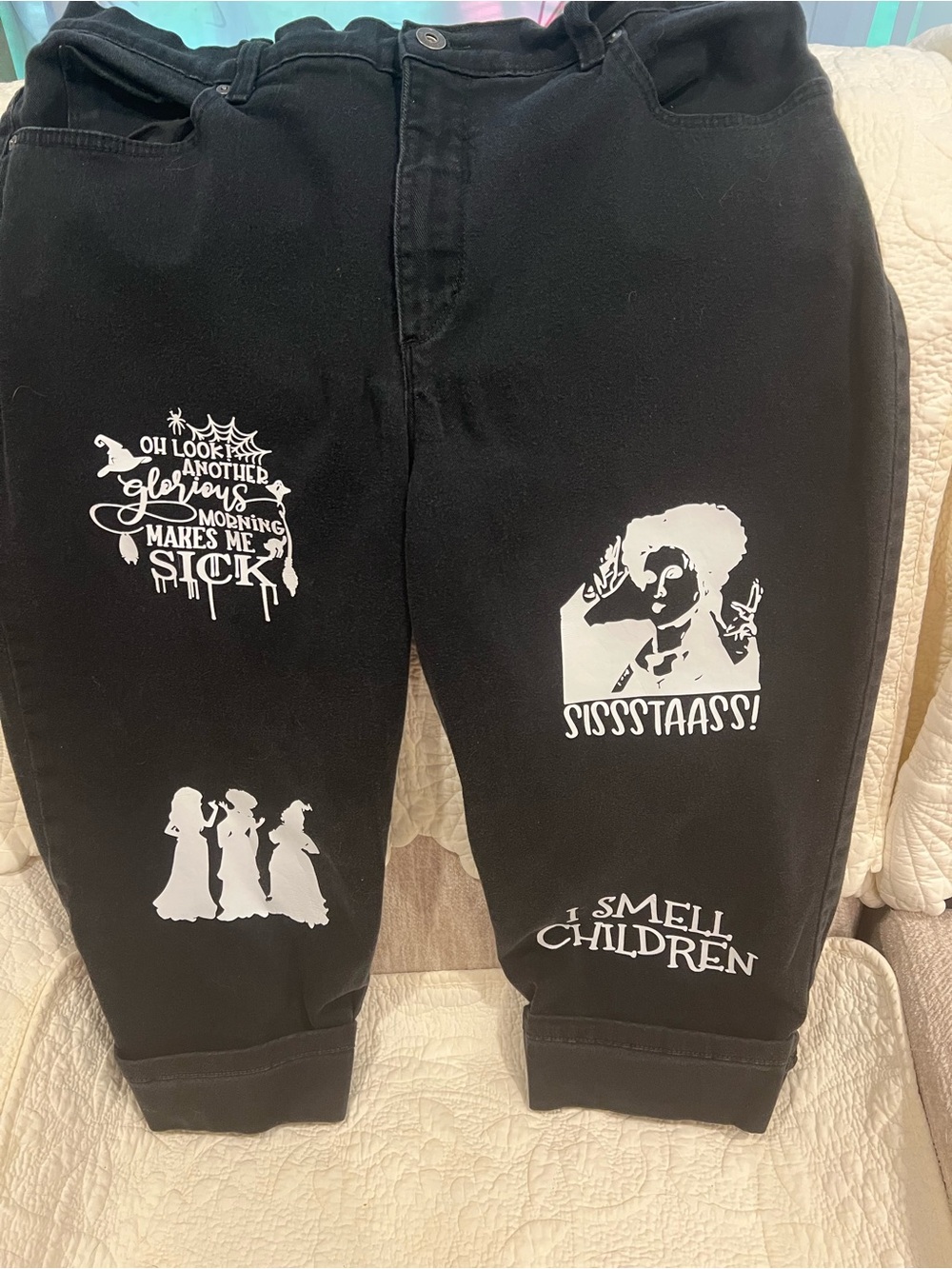 Gloria Vanderbilt Black Graphic Capris with White Witchy Prints
